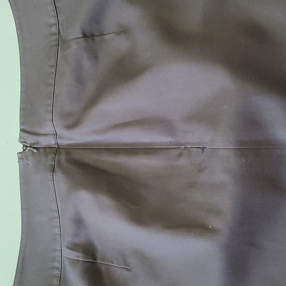 ANN TAYLOR. black skirt, 2 front pockets. Back zipper. Size 10.‎ good used cond. - Picture 6 of 9